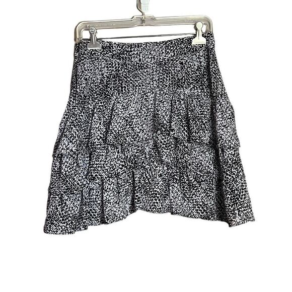 3 for $30! Mexx patterned flowy mini skirt. Size 4 - Picture 7 of 8